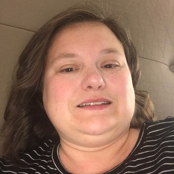 Meet your Posher, Amanda - Picture 2 of 2